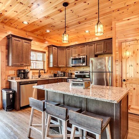 Gatlinburg Cabin With Private Hot Tub By Staycating Dış mekan fotoğraf