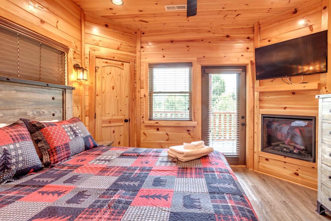 Gatlinburg Cabin With Private Hot Tub By Staycating Dış mekan fotoğraf