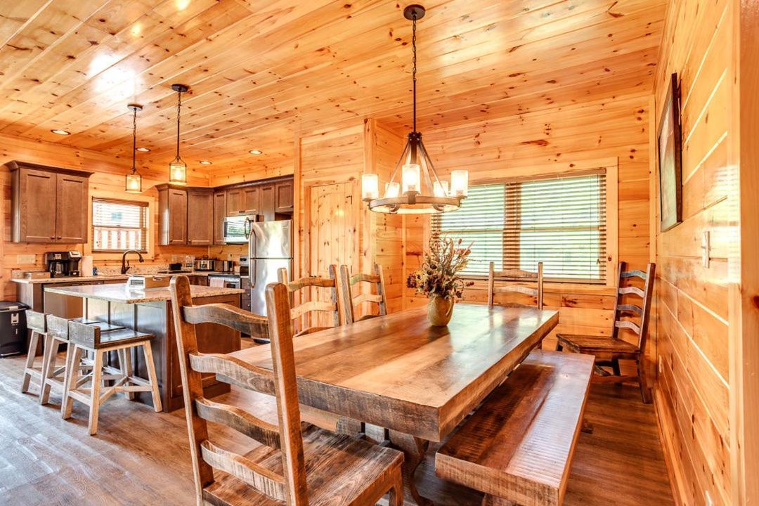 Gatlinburg Cabin With Private Hot Tub By Staycating Dış mekan fotoğraf