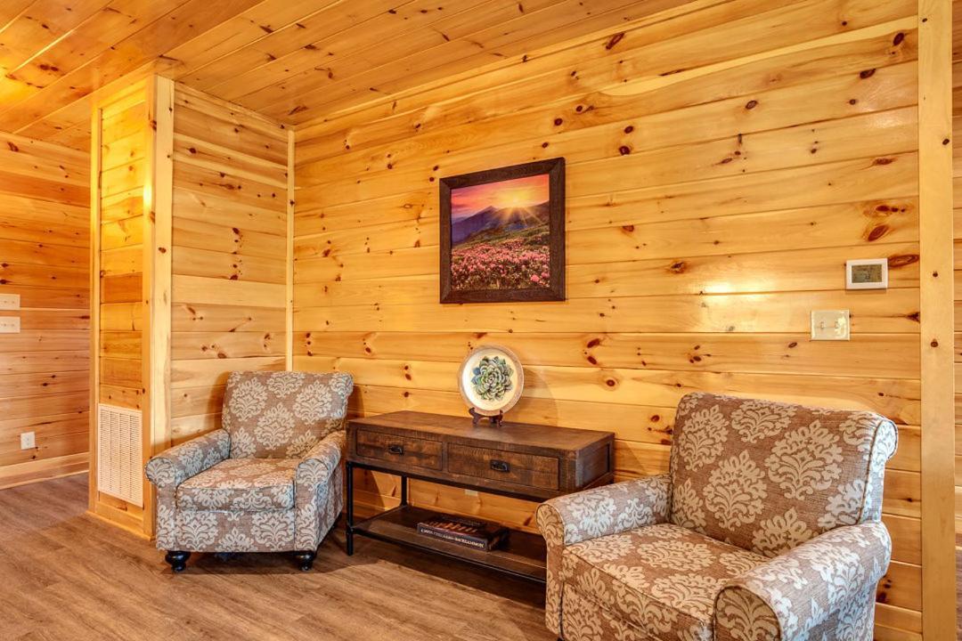 Gatlinburg Cabin With Private Hot Tub By Staycating Dış mekan fotoğraf