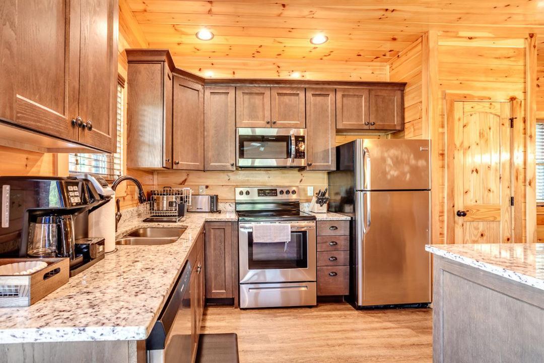 Gatlinburg Cabin With Private Hot Tub By Staycating Dış mekan fotoğraf
