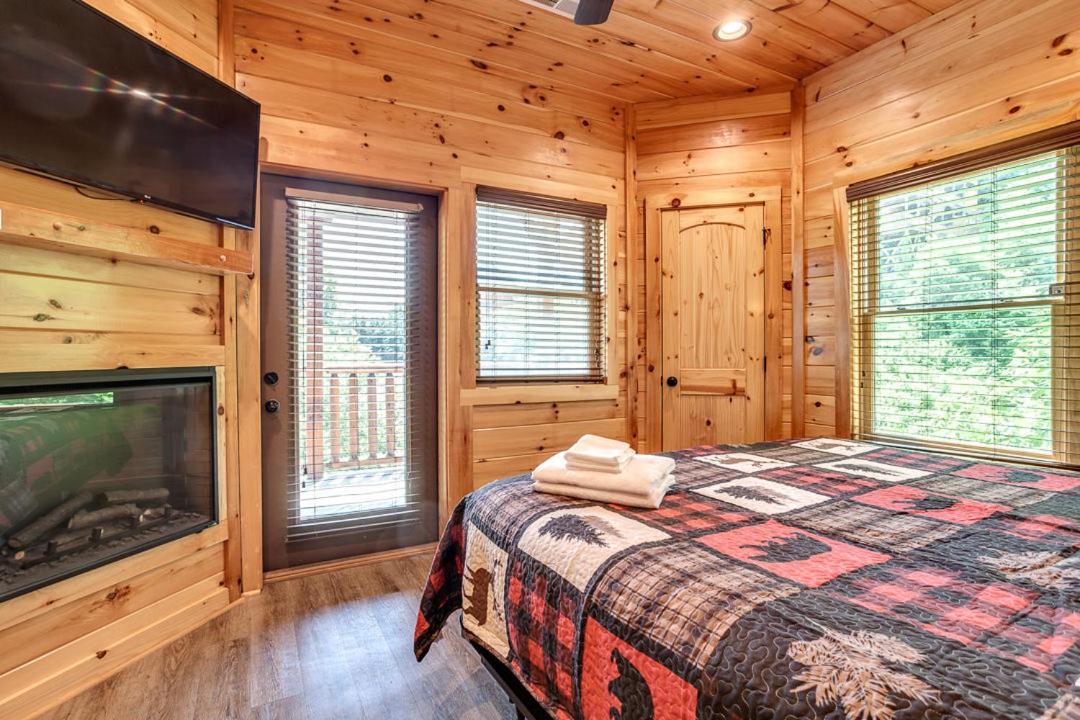 Gatlinburg Cabin With Private Hot Tub By Staycating Dış mekan fotoğraf