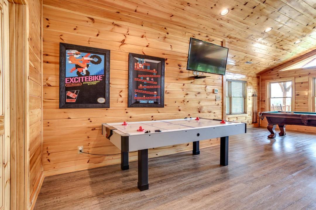 Gatlinburg Cabin With Private Hot Tub By Staycating Dış mekan fotoğraf